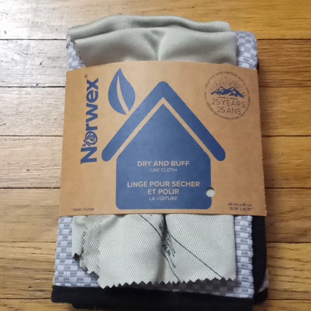 NWT Norwex Dry & Buff Car Cloth Set